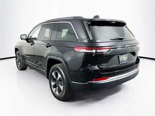 Diamond Black Crystal Pearlcoat 2023 Jeep Grand Cherokee 4xe Base