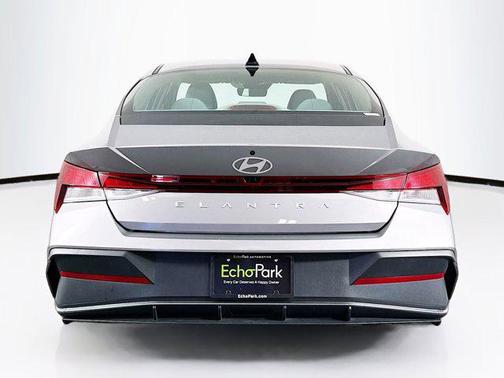 Fluid Metal 2024 Hyundai ELANTRA SEL