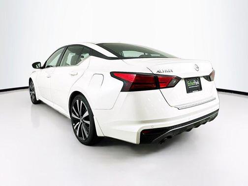 2020 Nissan Altima SR FWD
