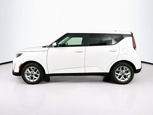 Snow White Pearl 2025 Kia Soul LX