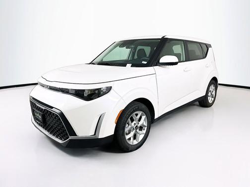 Snow White Pearl 2025 Kia Soul LX