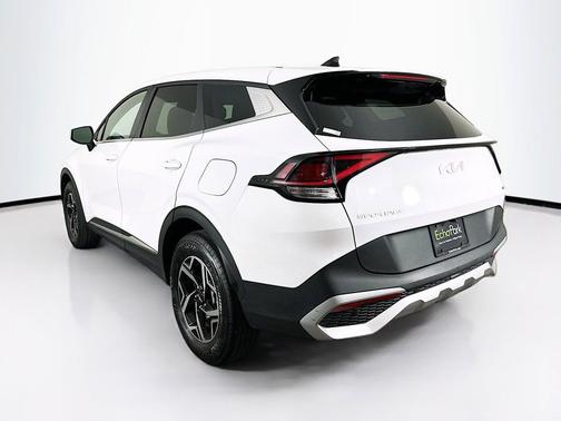 Glacial White Pearl 2025 Kia Sportage LX
