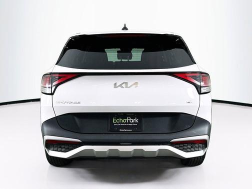 Glacial White Pearl 2025 Kia Sportage LX