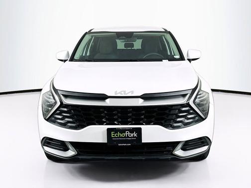 Glacial White Pearl 2025 Kia Sportage LX