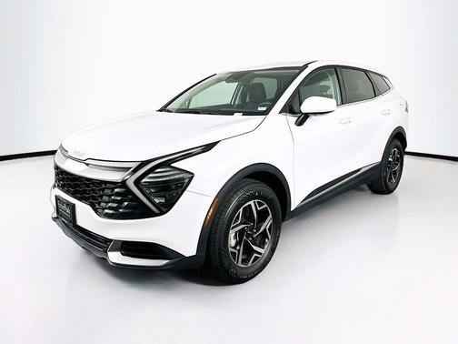 Glacial White Pearl 2025 Kia Sportage LX