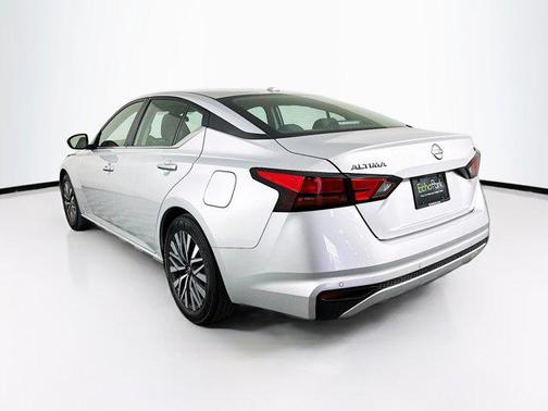 Brilliant Silver Metallic 2024 Nissan Altima 2.5 SV