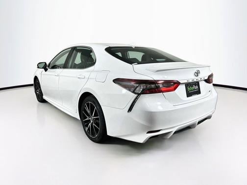 Ice Cap 2023 Toyota Camry SE