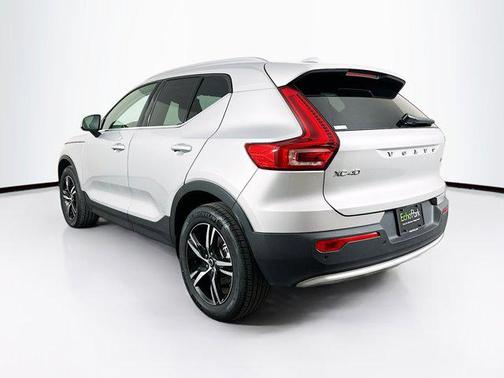 2025 Volvo XC40 B5 Core Bright Theme