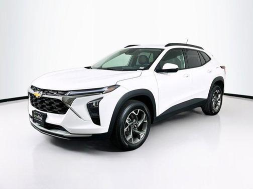 Summit White 2025 Chevrolet Trax LT