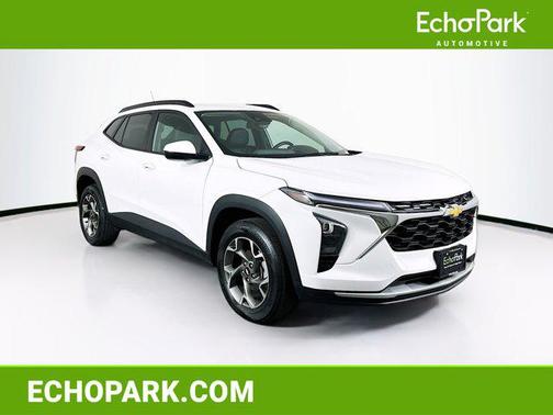 Summit White 2025 Chevrolet Trax LT