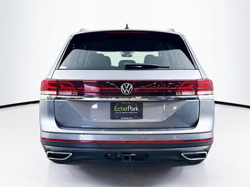 Platinum Gray Metallic 2025 Volkswagen Atlas 2.0T SE w/Technology
