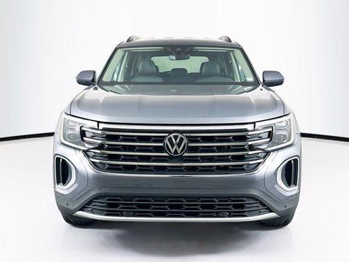 Platinum Gray Metallic 2025 Volkswagen Atlas 2.0T SE w/Technology