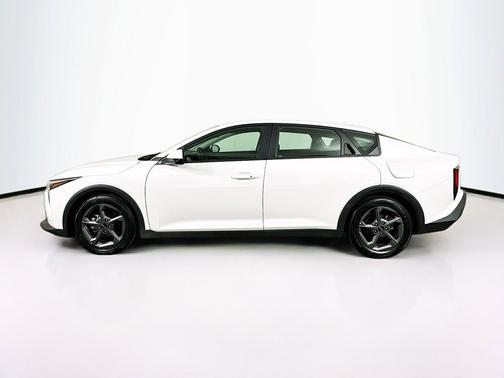 Snow White Pearl 2025 Kia K4 LXS