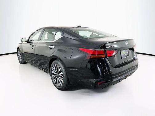 Super Black 2025 Nissan Altima SV FWD