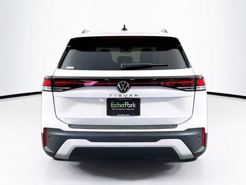Pure White 2025 Volkswagen Tiguan 2.0T S