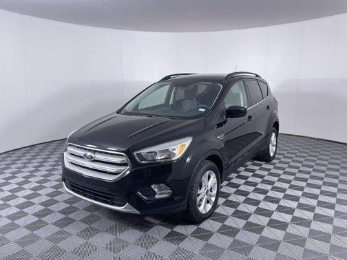 Photo 3 of 32 of 2018 Ford Escape SE