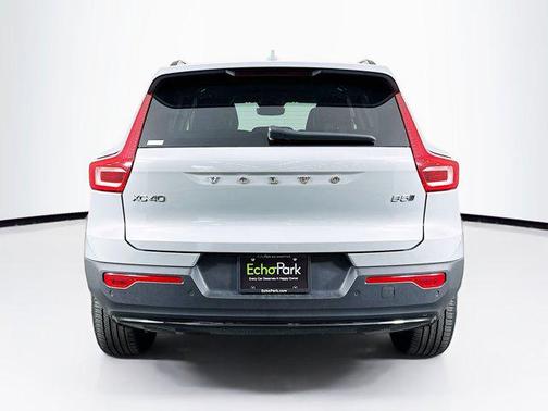 2024 Volvo XC40 B5 Plus Dark Theme