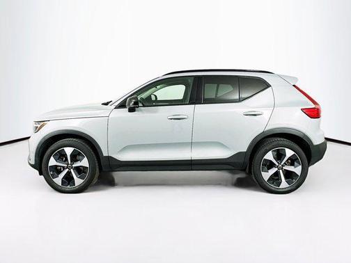 2024 Volvo XC40 B5 Plus Dark Theme