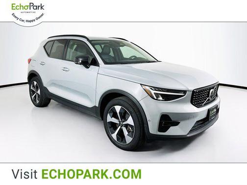 2024 Volvo XC40 B5 Plus Dark Theme