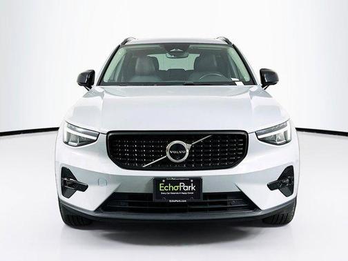 2024 Volvo XC40 B5 Plus Dark Theme