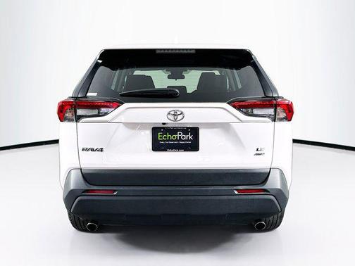 Ice Cap 2025 Toyota RAV4 LE