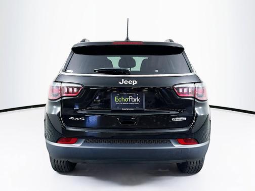 Diamond Black Crystal Pearlcoat 2025 Jeep Compass Latitude
