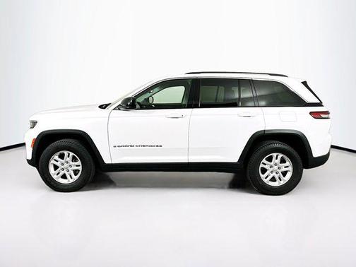 Bright White Clearcoat 2023 Jeep Grand Cherokee Laredo