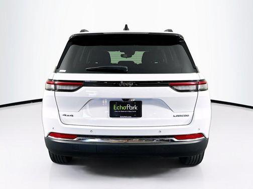 Bright White Clearcoat 2023 Jeep Grand Cherokee Laredo