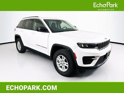 Bright White Clearcoat 2023 Jeep Grand Cherokee Laredo