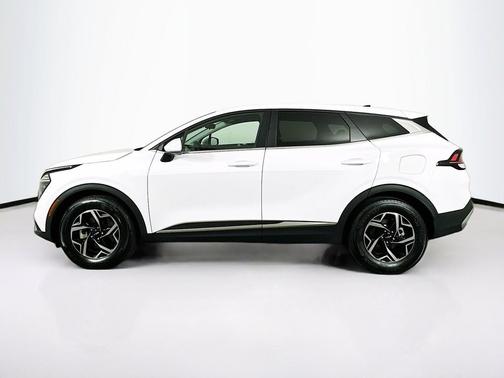 Glacial White Pearl 2025 Kia Sportage LX