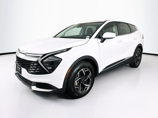 Glacial White Pearl 2025 Kia Sportage LX