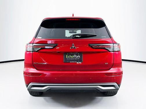 Red Diamond 2025 Mitsubishi Outlander SE