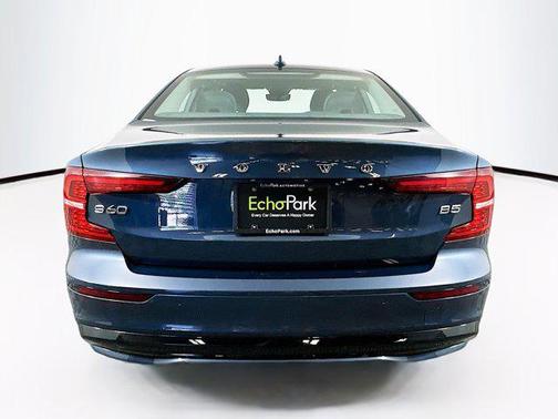 2024 Volvo S60 B5 Plus Dark Theme