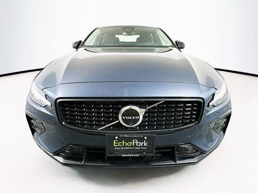 2024 Volvo S60 B5 Plus Dark Theme