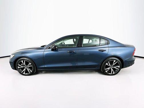 2024 Volvo S60 B5 Plus Dark Theme
