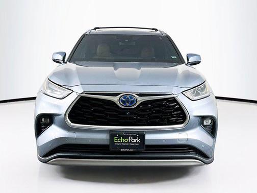 2021 Toyota Highlander Hybrid Platinum