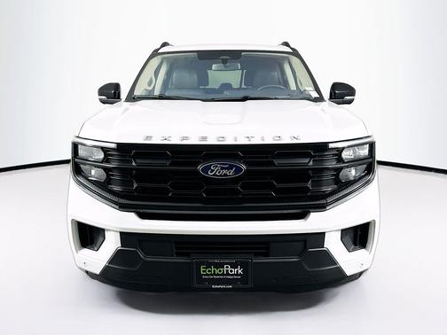 Oxford White 2025 Ford Expedition Active