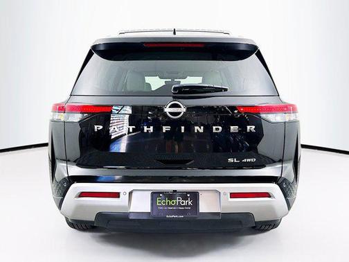 2023 Nissan Pathfinder SL 4WD