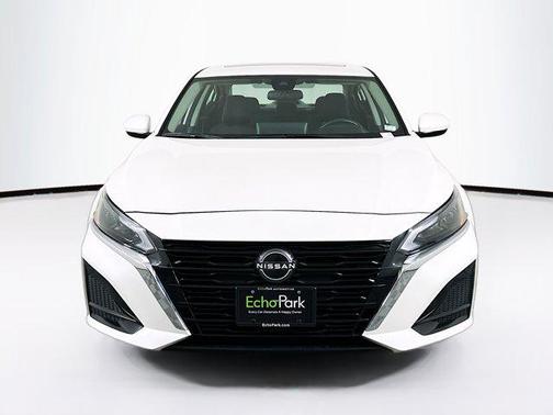 Pearl White Tricoat 2023 Nissan Altima 2.5 SV