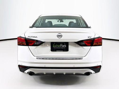 Pearl White Tricoat 2023 Nissan Altima 2.5 SV
