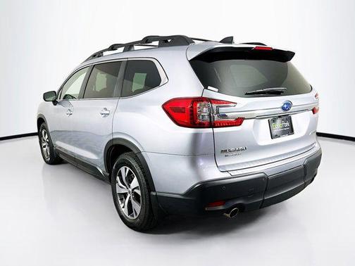 Ice Silver Metallic 2023 Subaru Ascent Premium 8-Passenger