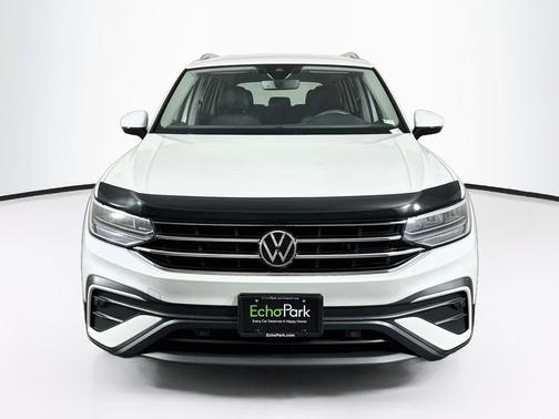 Opal White Pearl 2023 Volkswagen Tiguan 2.0T SE