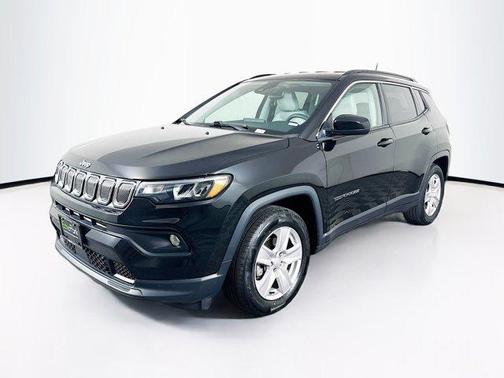Diamond Black Crystal Pearlcoat 2022 Jeep Compass Latitude
