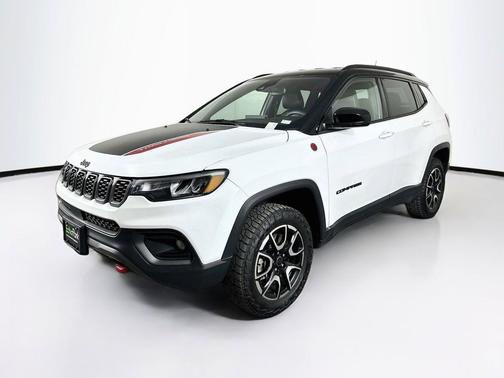 Bright White Clearcoat 2025 Jeep Compass Trailhawk
