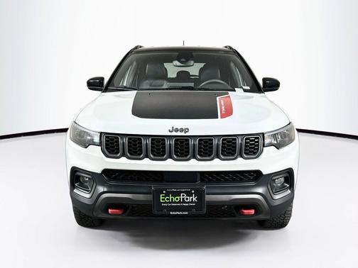 Bright White Clearcoat 2025 Jeep Compass Trailhawk