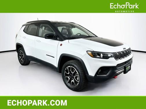 Bright White Clearcoat 2025 Jeep Compass Trailhawk