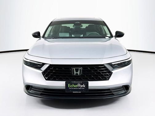 Solar Silver Metallic 2025 Honda Accord SE