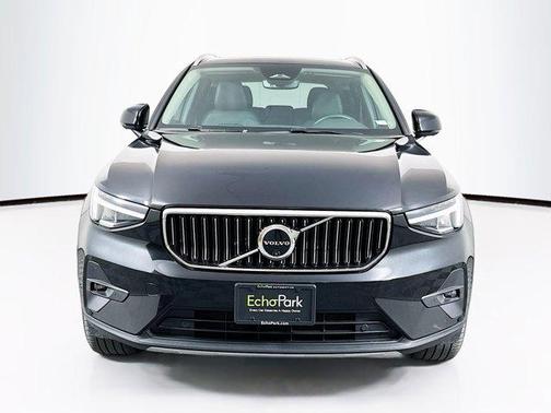 2025 Volvo XC40 B5 Plus Bright Theme