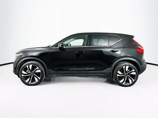 2025 Volvo XC40 B5 Plus Bright Theme