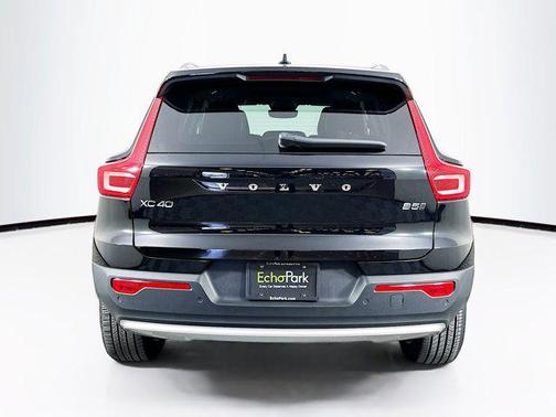 2025 Volvo XC40 B5 Plus Bright Theme